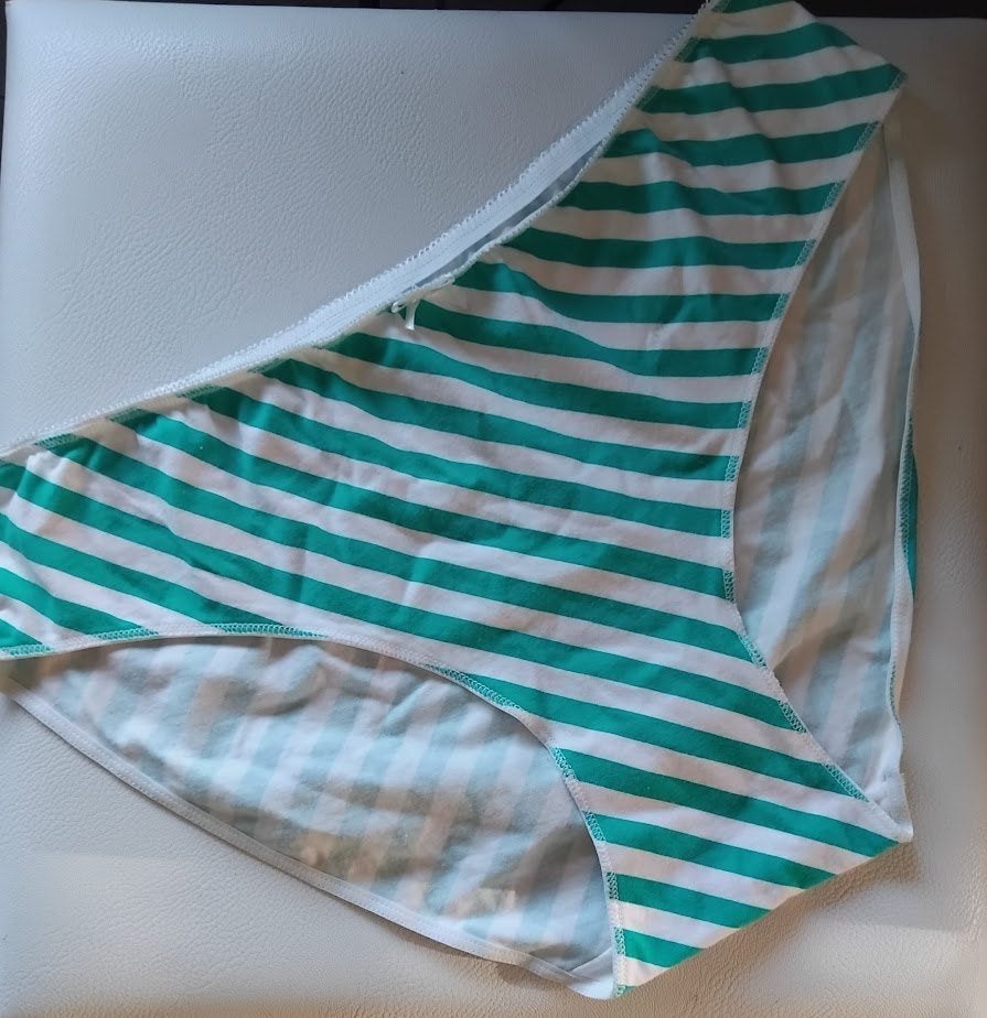 Damesslip,motief met groen/witte strepen,Insua,maat:XL., Kleding | Dames, Ondergoed en Lingerie, Insua, Ophalen of Verzenden, Overige kleuren