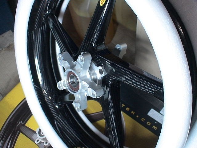 BST carbonvelgen, Ophalen