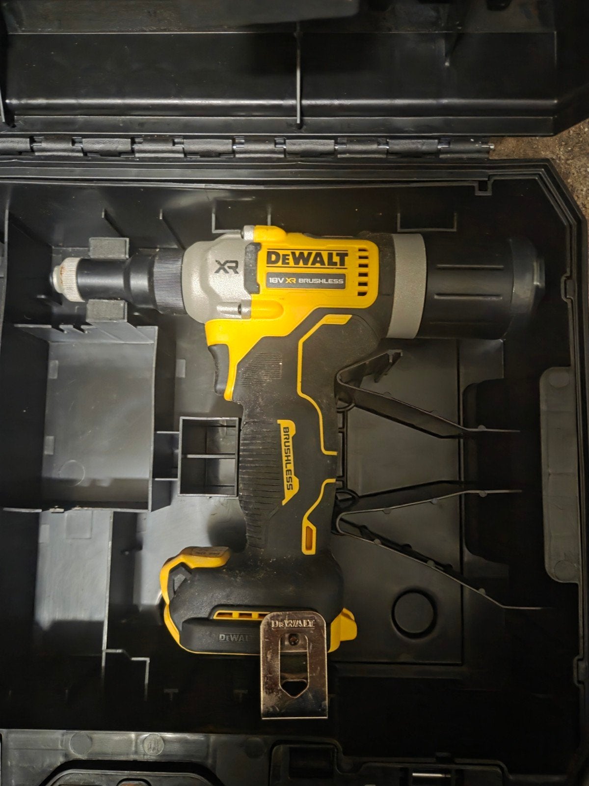 DEWALT 6 machine(riveteuse,viseuse,scie circulaire,sabre,et, Ophalen, Zo goed als nieuw, DeWalt