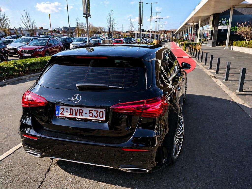 Mercedes A-Klasse facelift AMG-lijn, Auto's, Mercedes-Benz, 4 cilinders, Alcantara, Zwart, 5 zetels