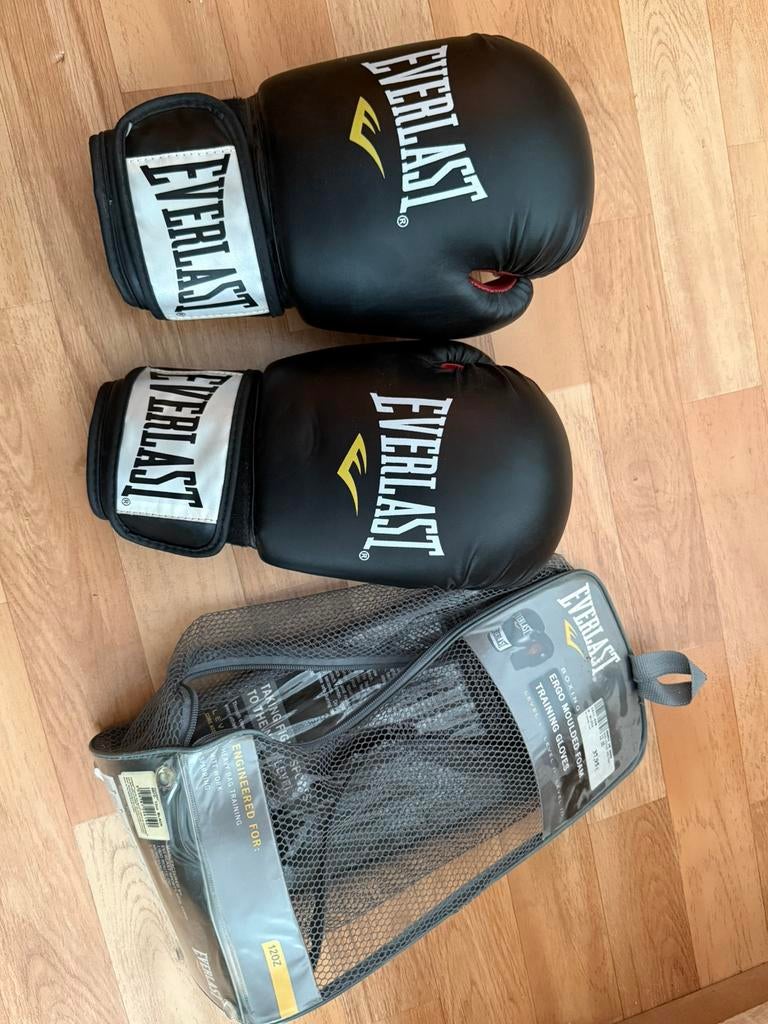 Gant de boxe a vendre, Enlèvement, Comme neuf
