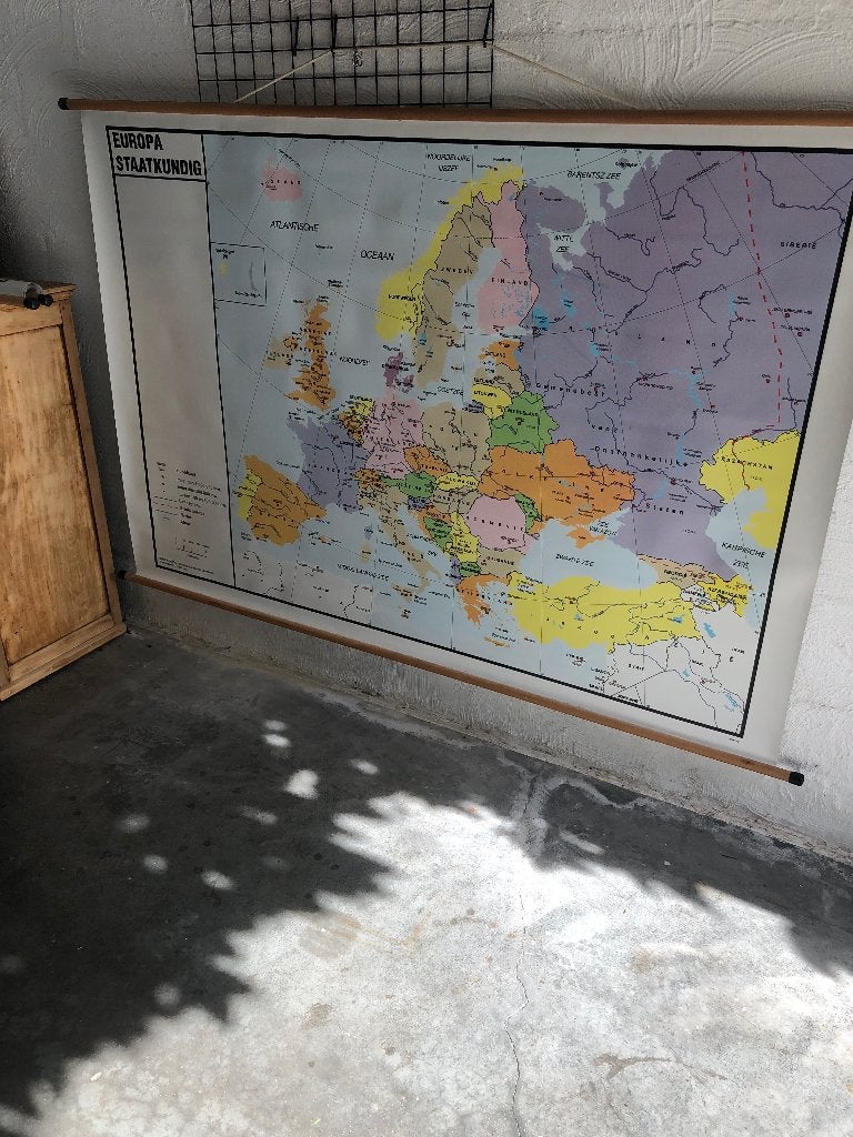 Grande carte scolaire vintage pour l'Europe politique, Enlèvement
