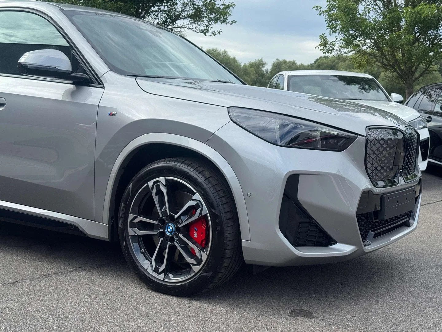 BMW iX1 eDrive20 M Sport PRO / HUD / 360CAM / ACC / LEDER /, Auto's, Automaat, Gebruikt, Leder, 5 zetels