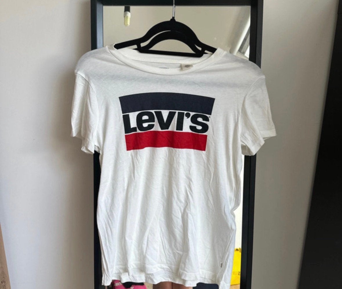 T-shirt levi’s, Vêtements | Femmes, T-shirts, Enlèvement, Comme neuf, Taille 36 (S)