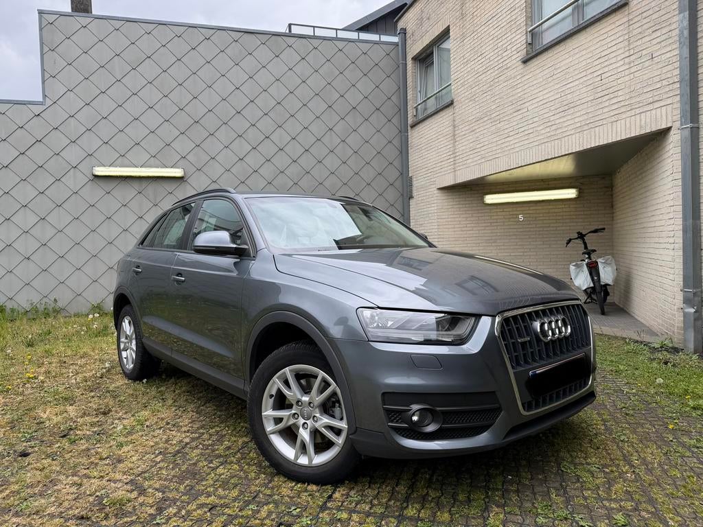 Audi Q3 2.0L Quattro essence en parfait état, Autos, Audi, Particulier, Q3, 4x4, Essence, Euro 5, SUV ou Tout-terrain, Boîte manuelle