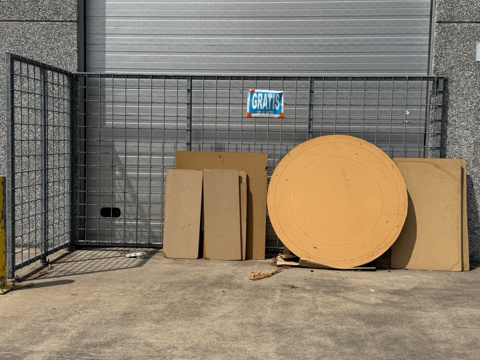 PALETTES ET ASSIETTES EN BOIS GRATUITES, Enlèvement, Comme neuf