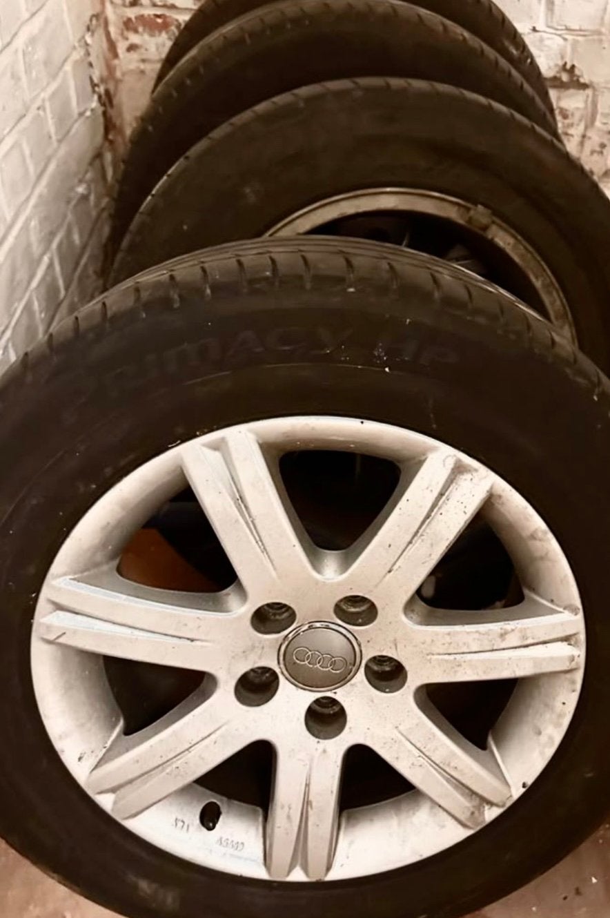 4 jantes Audi et pneus 225/55 R16, Auto-onderdelen, Banden en Velgen, Ophalen, Band(en)