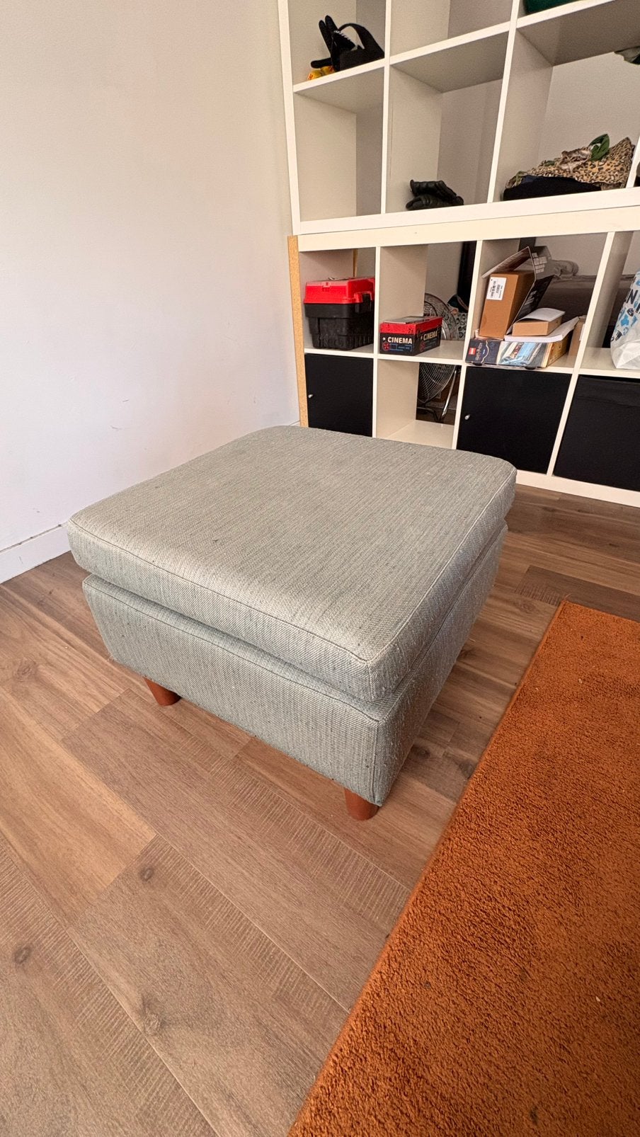 Petit pouf sur pied en Tissu, Enlèvement, Utilisé