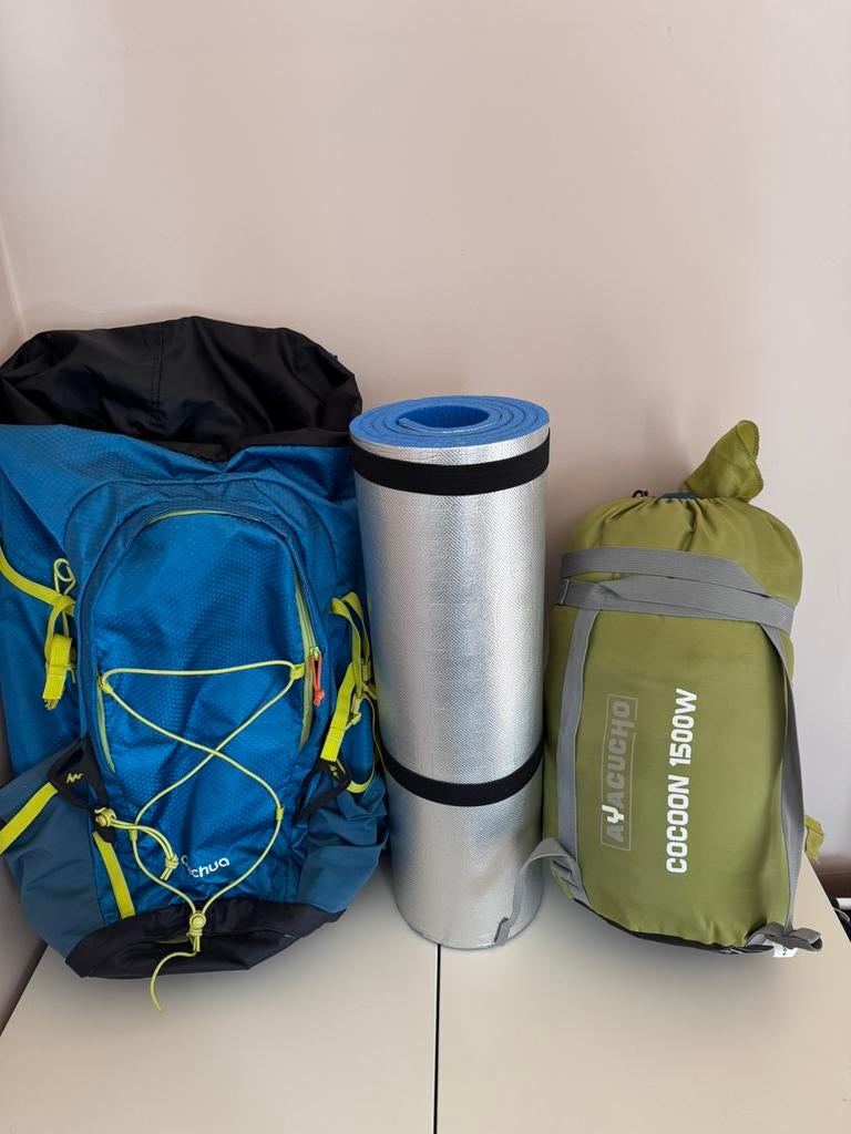 Trekking rugzak, matje en slaapzak, Ophalen, Zo goed als nieuw, Trekking