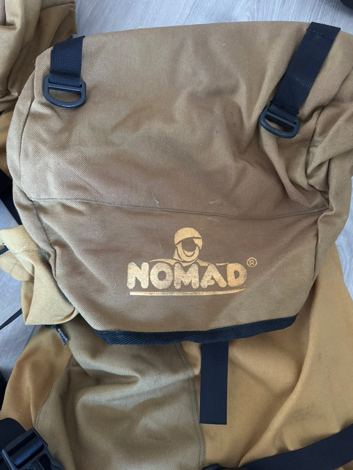 Sacs à dos de randonnée Nomad Eagle - (55 L et 70 L), Enlèvement ou Envoi, Comme neuf, Nomad, Attache-remorque