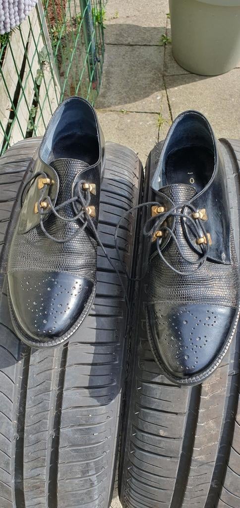 Schoenen jonak, Enlèvement