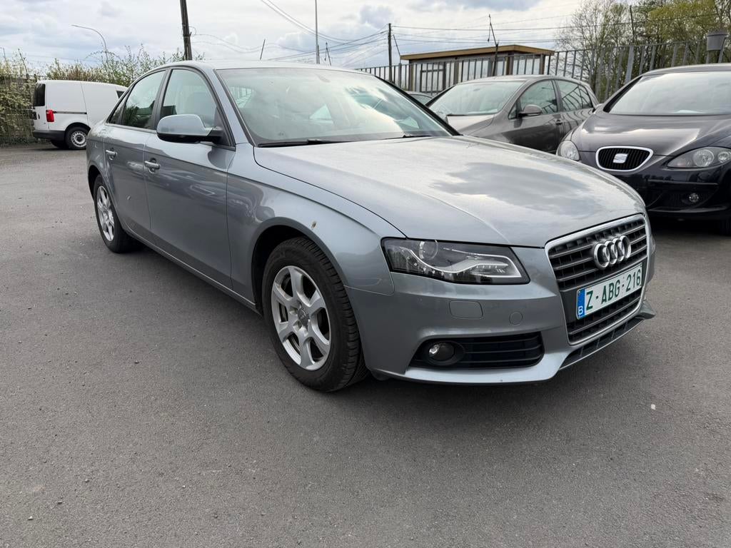 AUDI A4 BENZINE 1.8 EU 5, Auto's, Audi, Euro 5, Zwart, 4 cilinders, Parkeersensor