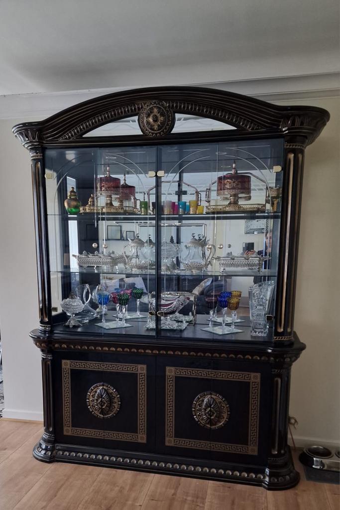 Grote tweedelige donkerbruine vitrinekast, Ophalen, Gebruikt