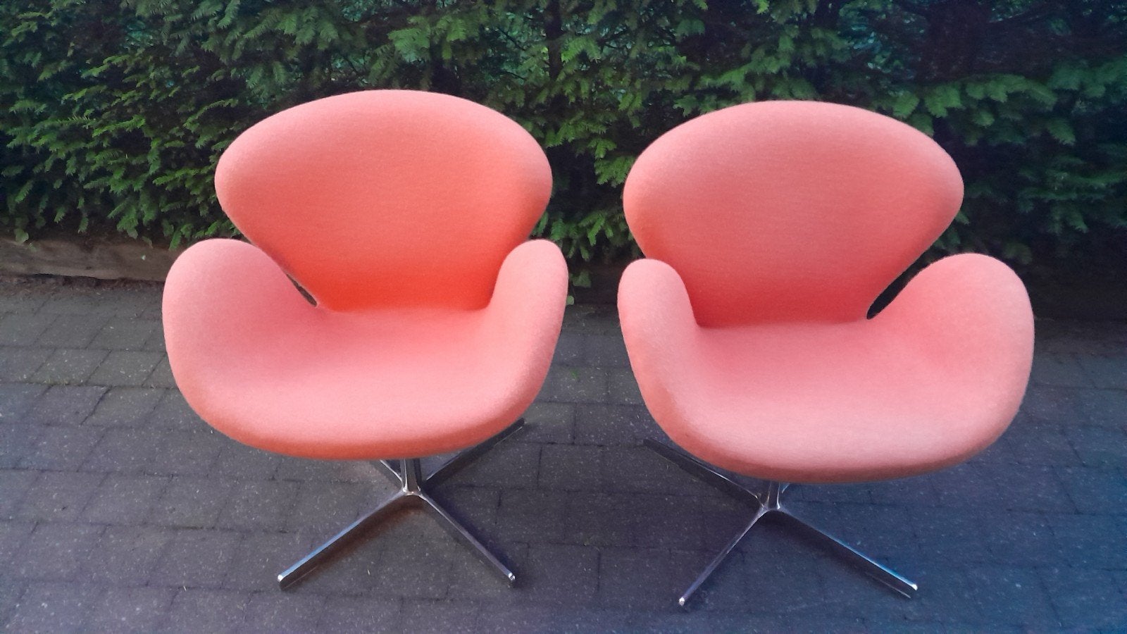 2 répliques de chaise Swan orange vintage, Tissus, Moins de 75 cm, Enlèvement, Utilisé