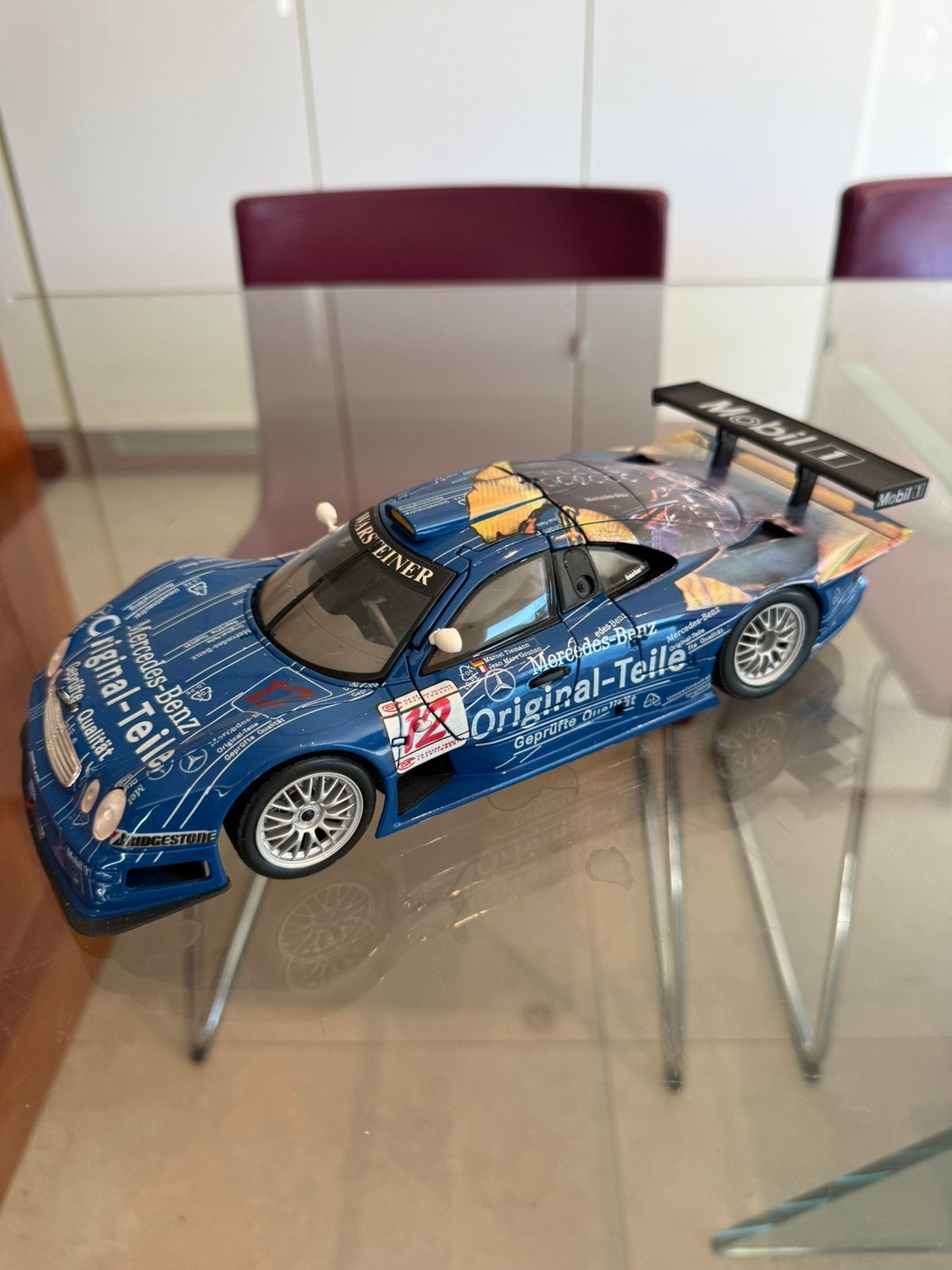 Mercedes-Benz CLK GTR  1/18 fabriquée par Maisto, Hobby en Vrije tijd, Modelauto's | 1:18, Ophalen of Verzenden, Zo goed als nieuw