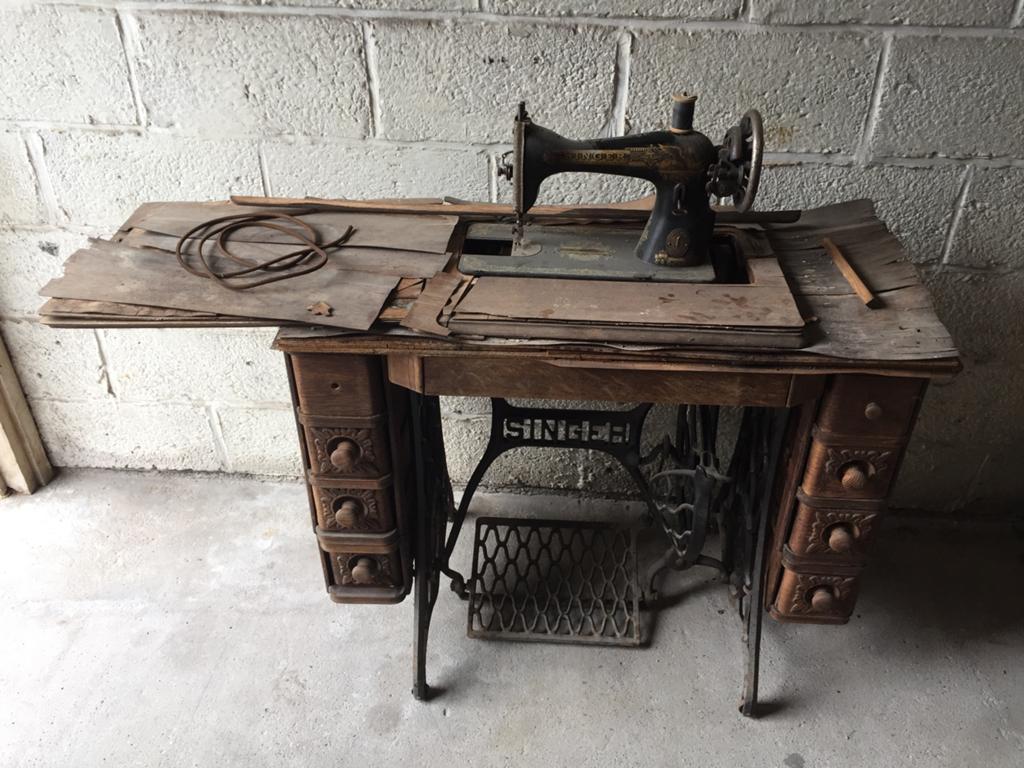 Singer naaimachine van 1922 model 15 garage opruiming ., Antiek en Kunst, Ophalen