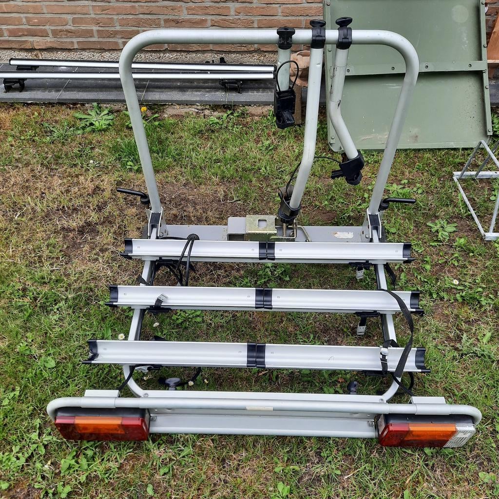 Fietsrek voor 3 fietsen . Zie foto's . 100 euro ., Ophalen