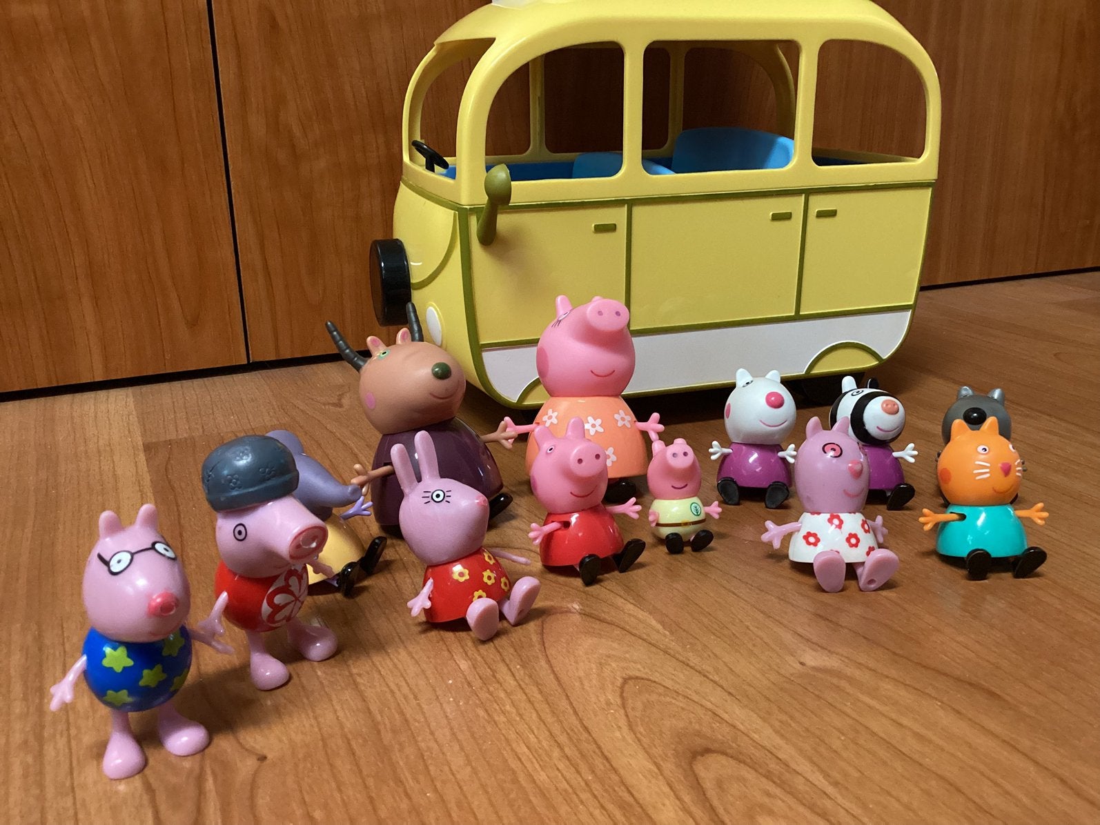 Peppa pig busje en familie, Ophalen of Verzenden, Zo goed als nieuw
