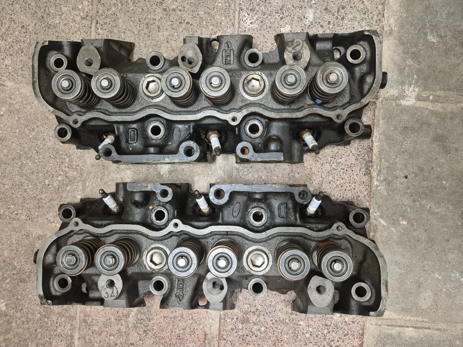 Culasse Ford V6 oldtimer, Autos : Pièces & Accessoires, Enlèvement ou Envoi