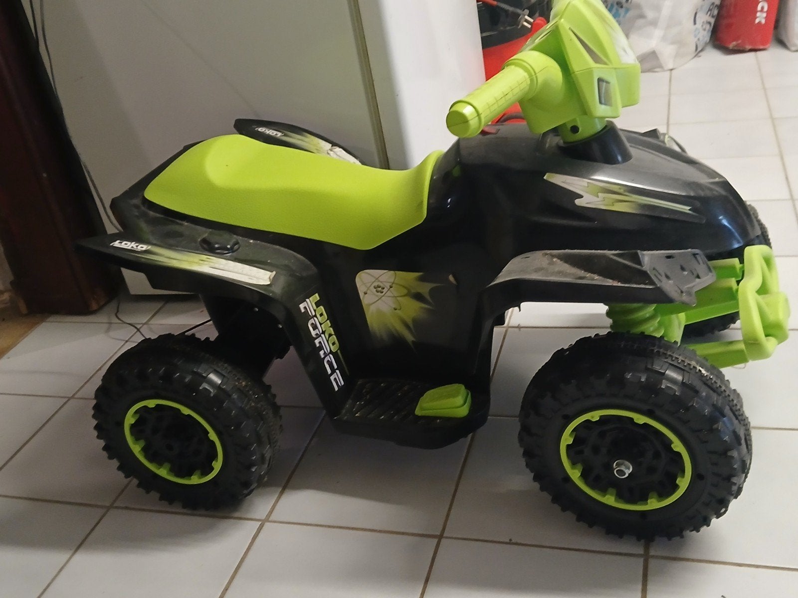 moto bébé  avec chargeur, Enfants & Bébés, Comme neuf