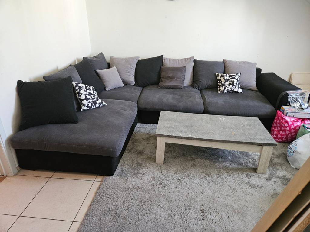 Canapé, tapis, table à donner