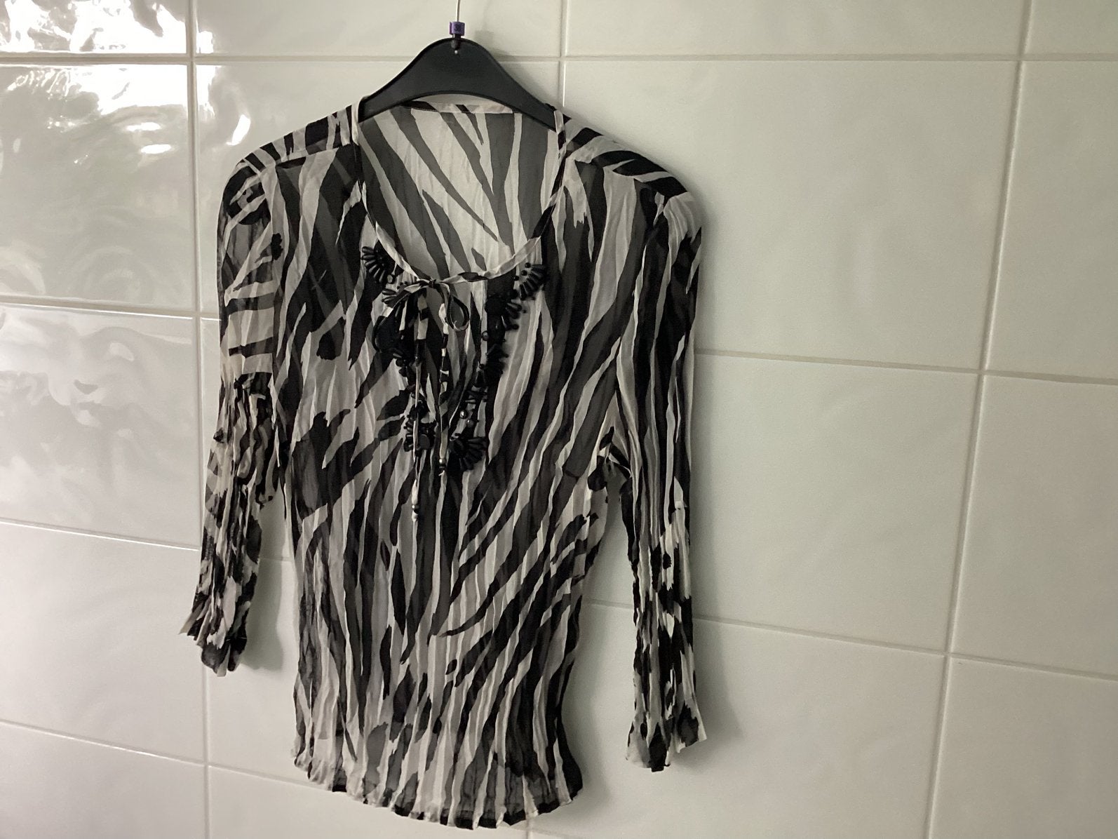 Joli blouse à perles, Vêtements | Femmes, Enlèvement ou Envoi, Porté, Taille 38/40 (M), Blanc