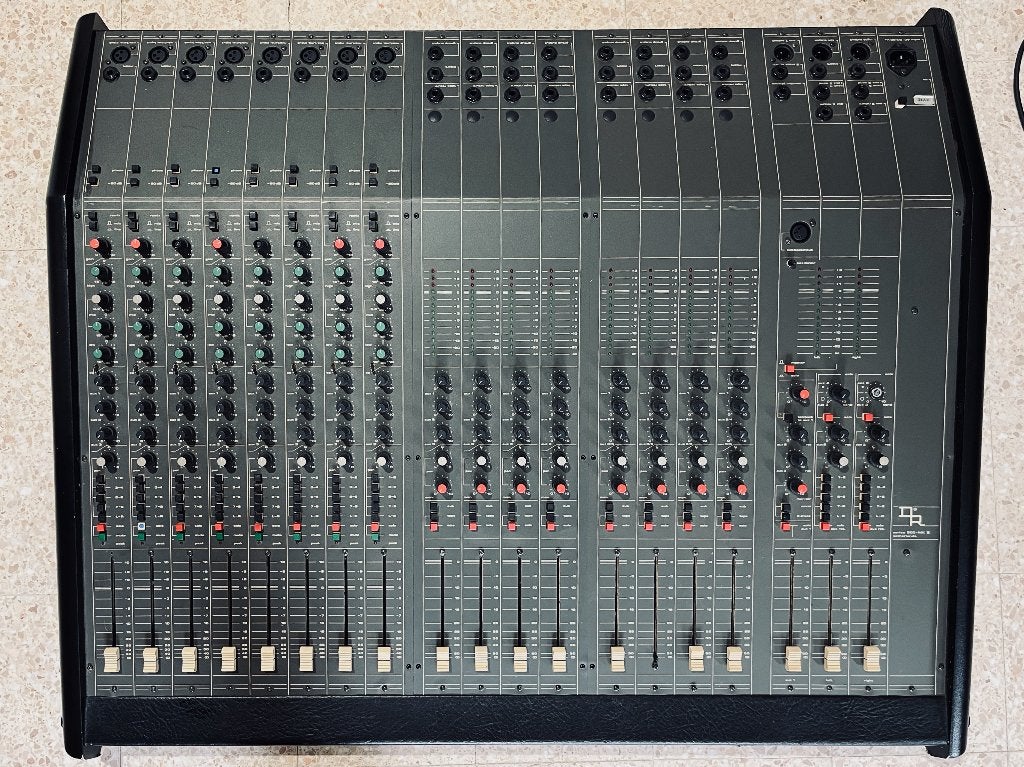 D&R Series 900 MK II – 8-kanaals mengtafel, Ophalen, Gebruikt, 5 tot 10 kanalen, Microfooningang