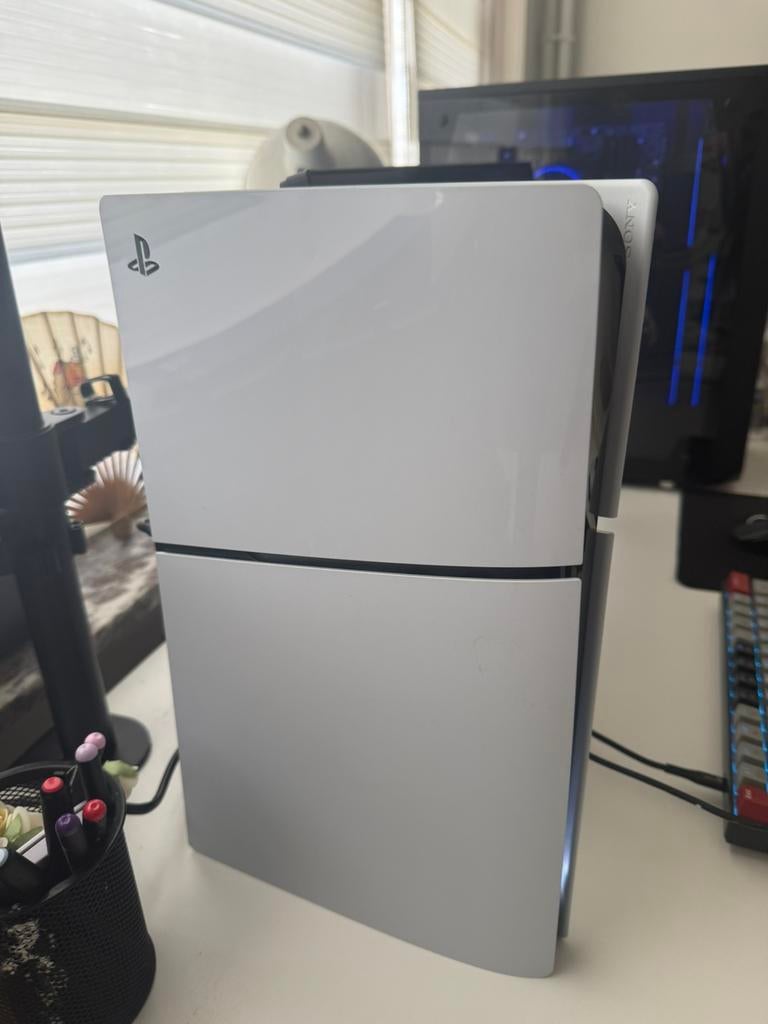 Ps5 Slim 1Tb (échange possible), Enlèvement, Comme neuf, Playstation 5 Digital