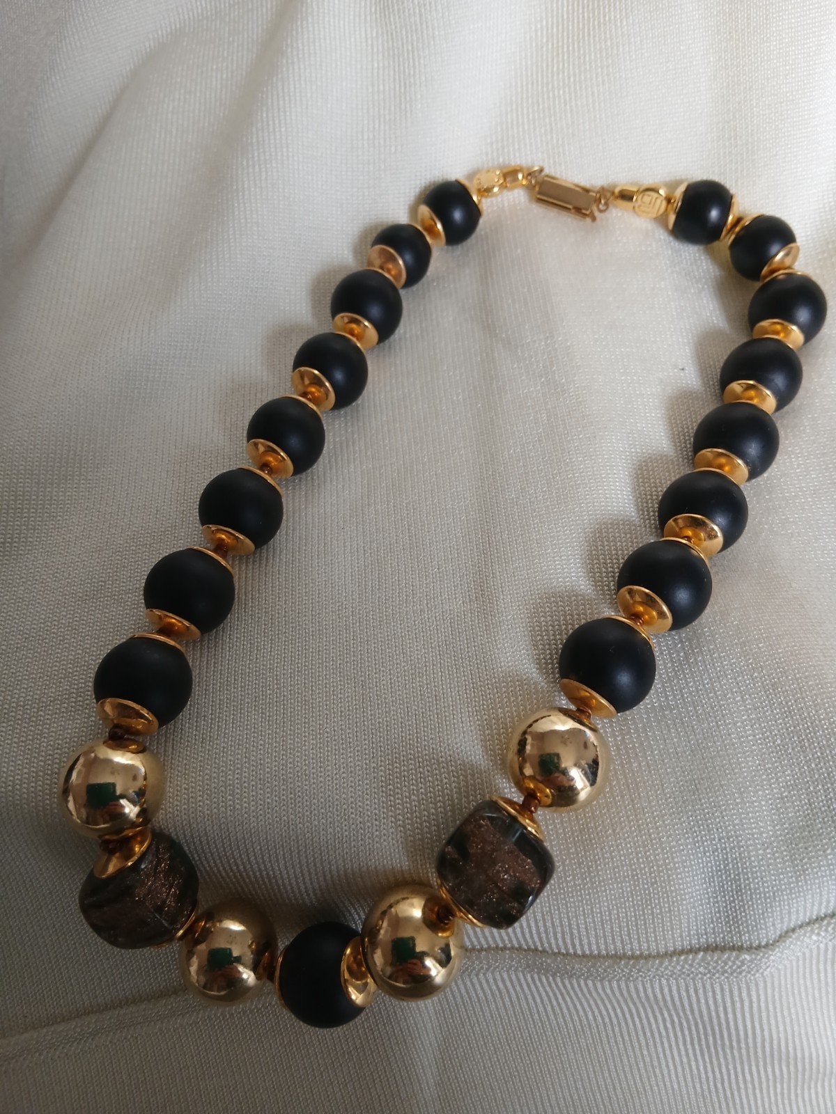Plaque ou collier, Bijoux, Sacs & Beauté, Enlèvement ou Envoi, Neuf, Noir, Autres matériaux