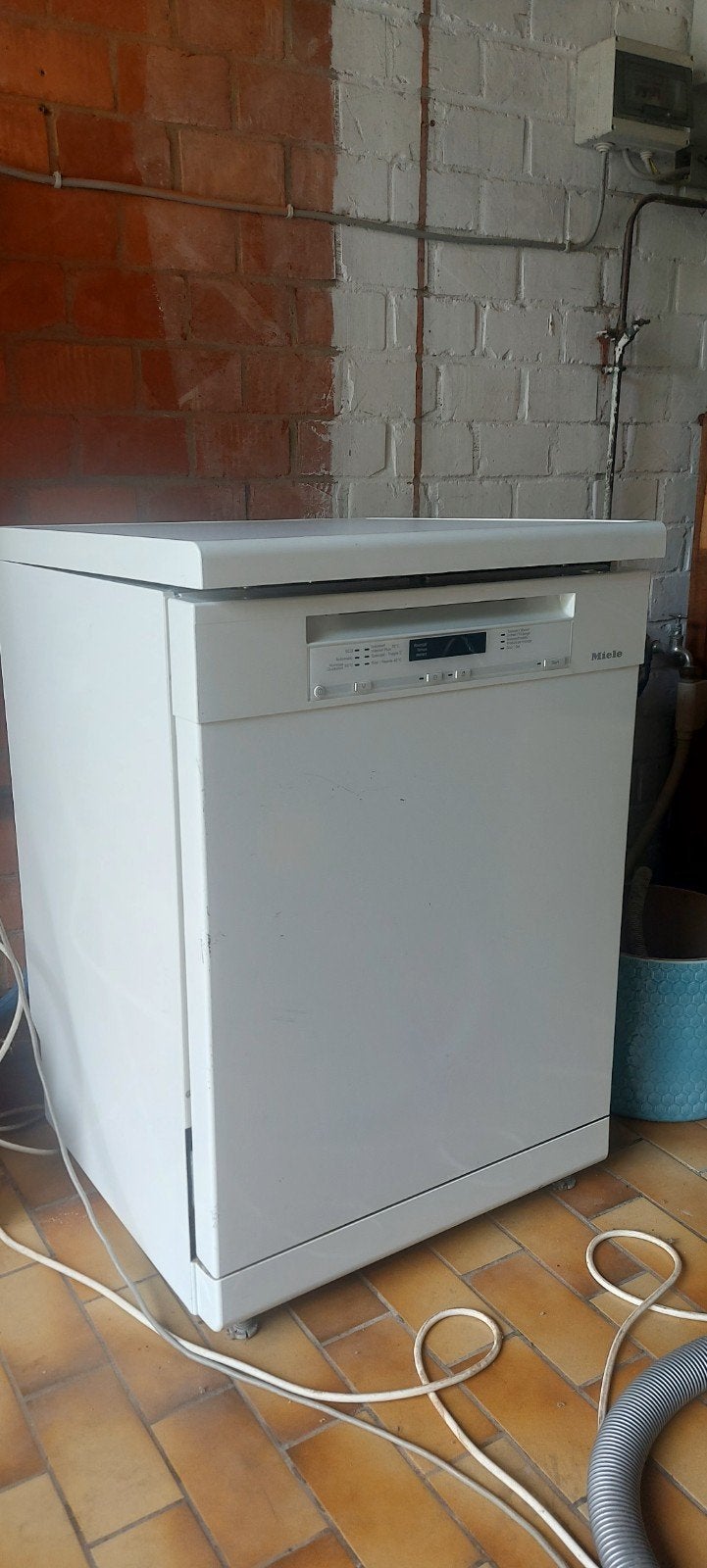 Miele G 6200 SC vaatwasser - wit - zeer goede staat - 225€, Elektronische apparatuur, Ophalen, Energieklasse A of zuiniger, Minder dan 85 cm
