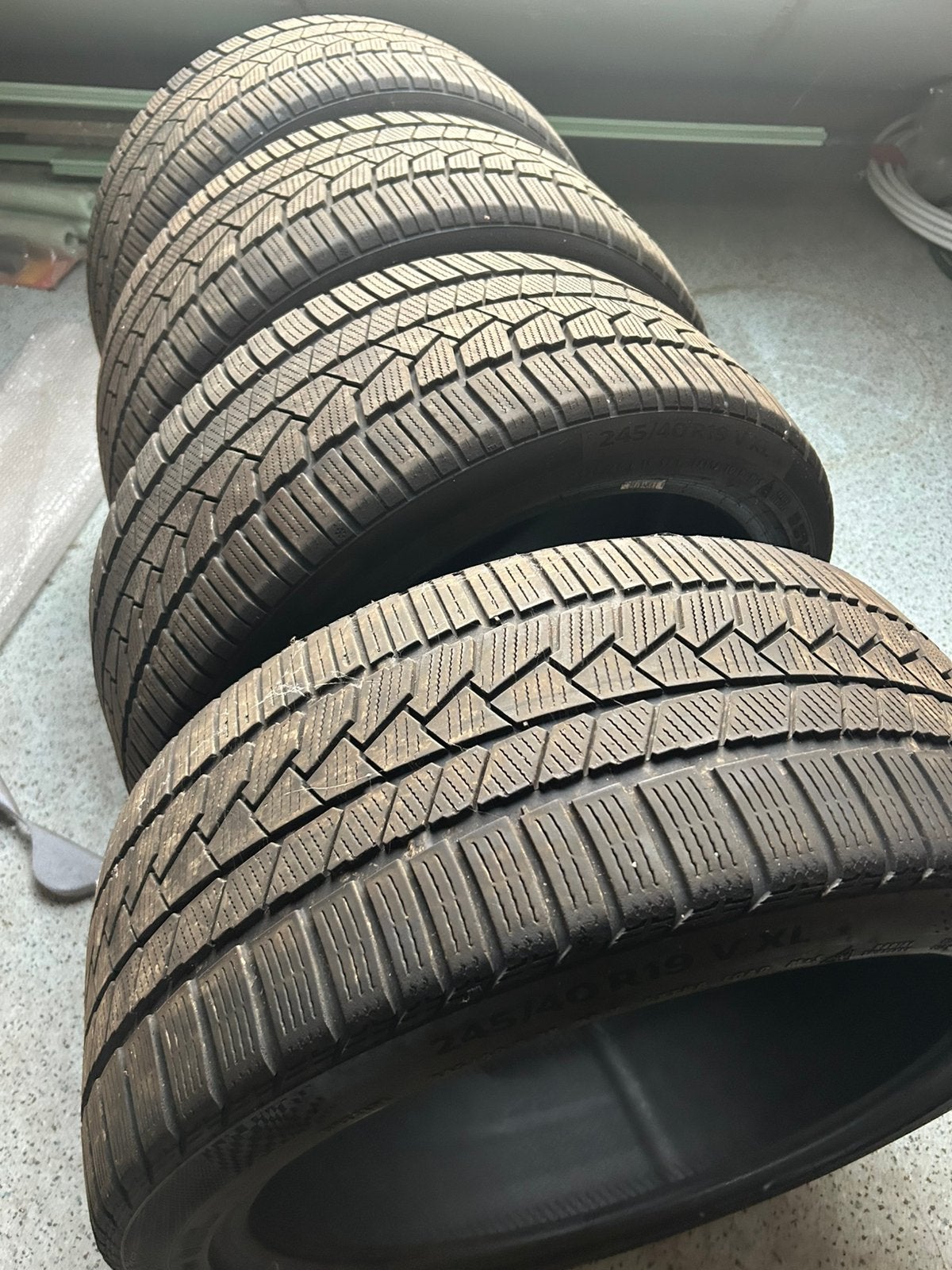 Continental winterbanden 19 inch 245/40, Auto diversen, Ophalen, Zo goed als nieuw