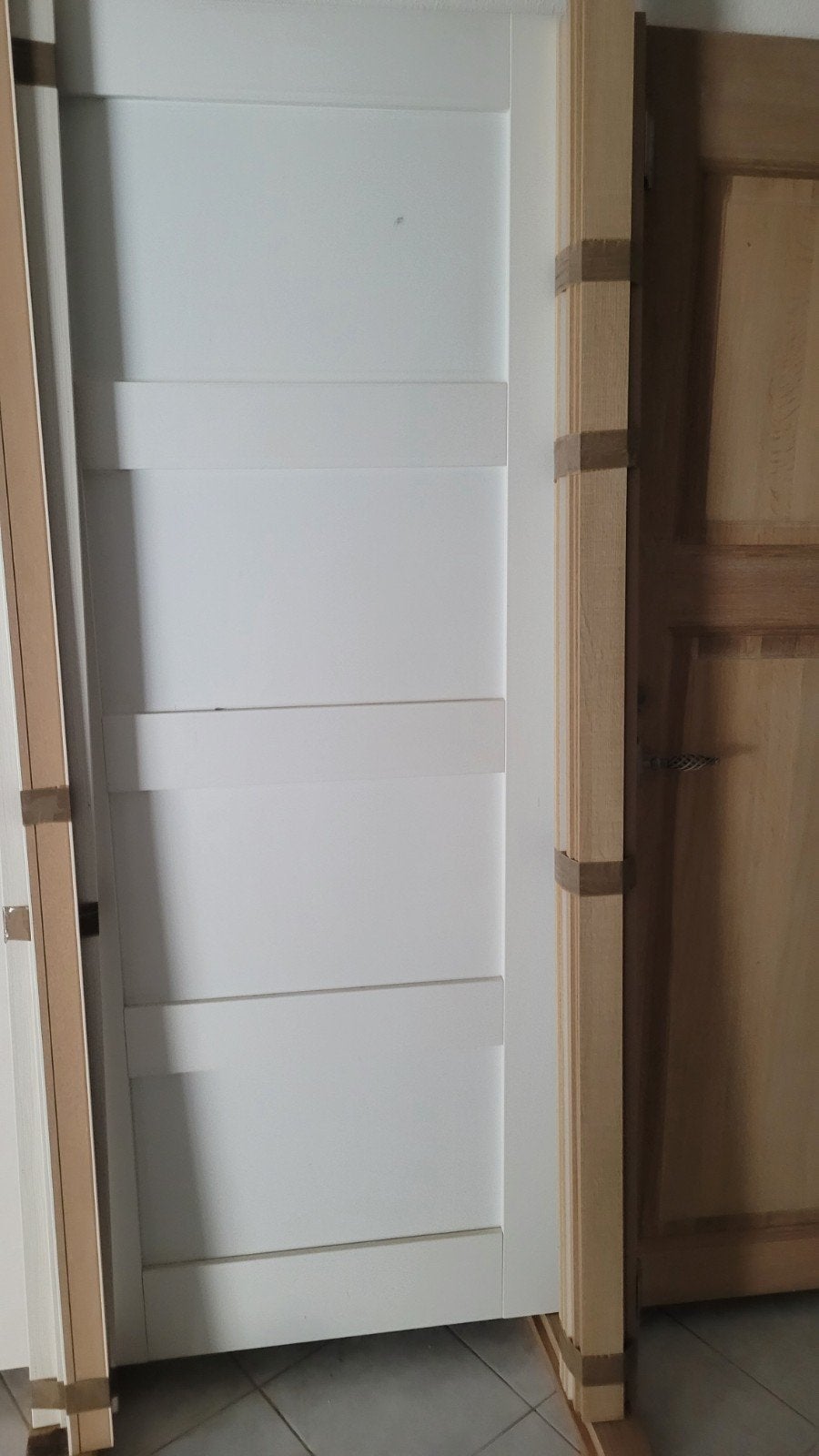Binnendeur platina wit 4 panelen incl chambranten, Ophalen, Binnendeur