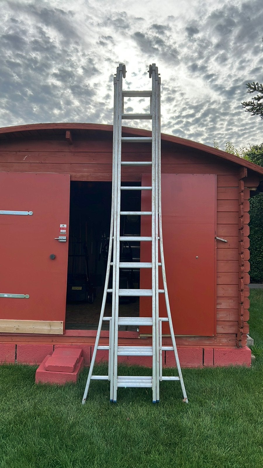 Échelle triple ! Marque solide, 8,50 M, Bricolage & Construction, Échelles & Escaliers, Enlèvement, Comme neuf, Échelle