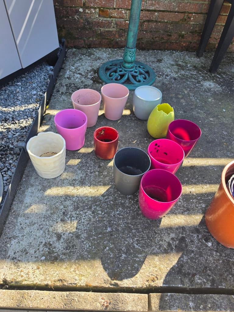 Pot terre cuite,  pot plastique et pot de culture., Enlèvement ou Envoi, Moins de 25 cm, Rond, Utilisé
