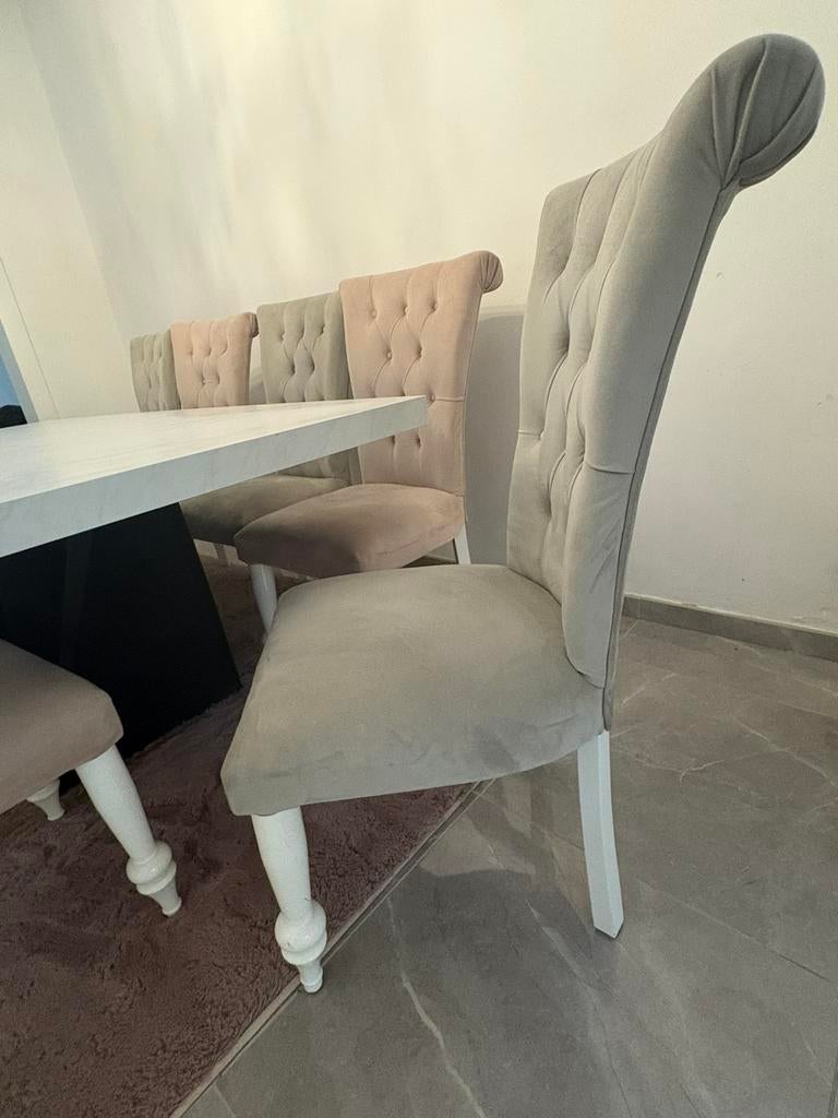 Stoelen 5 grijze en 5 roze stoelen, Huis en Inrichting, Stoelen, Ophalen, Zo goed als nieuw