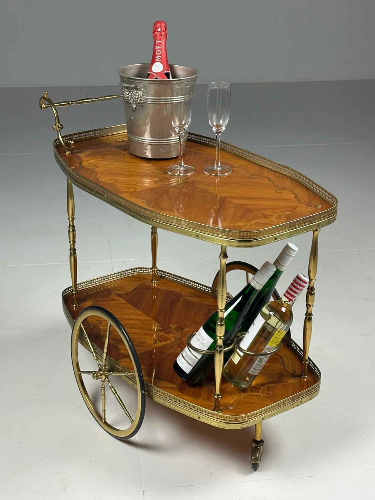 Chariot de service et de bar italien du milieu du XXe, Enlèvement