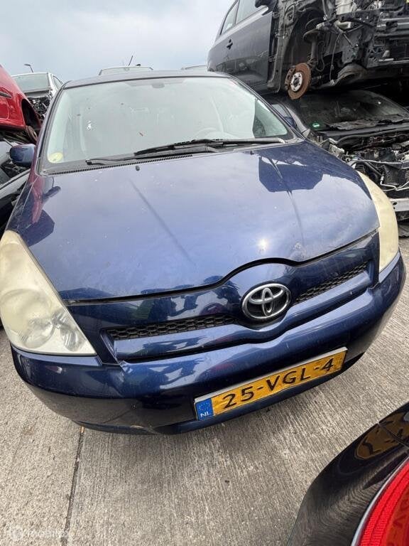 Voorbumper Toyota Corolla Verso ('02-'06), Gebruikt, Voor, Toyota, Ophalen of Verzenden