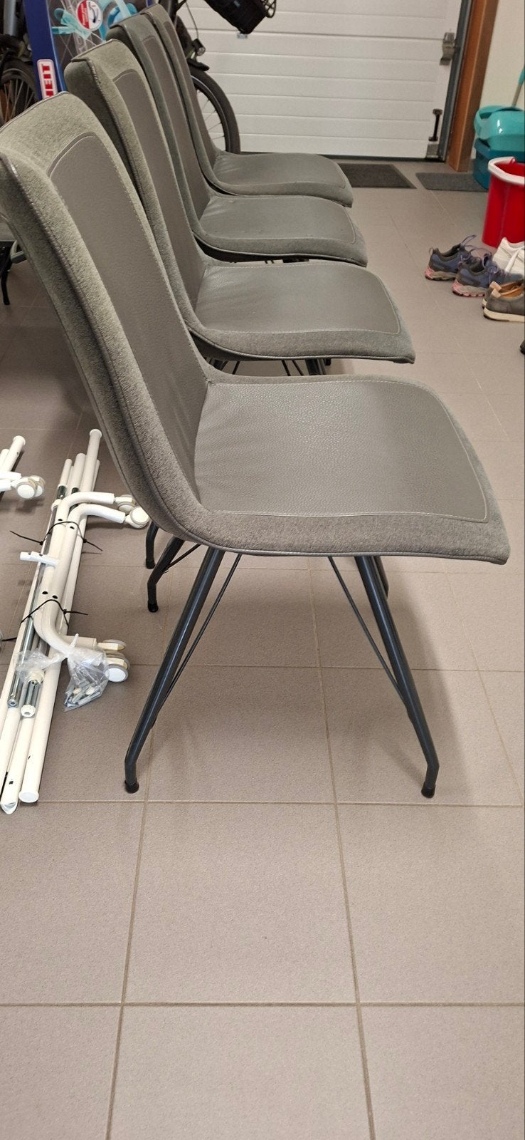 6 stevige moderne stoelen voor weinig geld, Huis en Inrichting, Stoelen, Ophalen