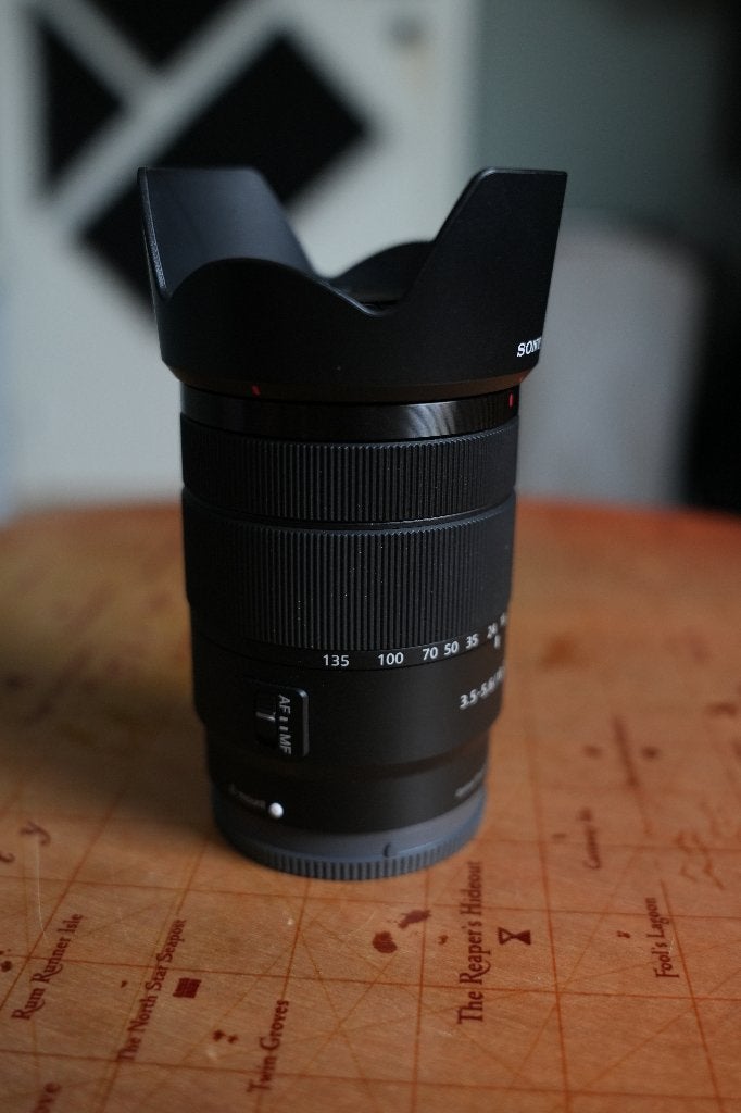 E 18-135mm F3.5-5.6 OSS, TV, Hi-fi & Vidéo, Photo | Lentilles & Objectifs, Filtre inclus, Sony, Monture Sony E, Lentille standard