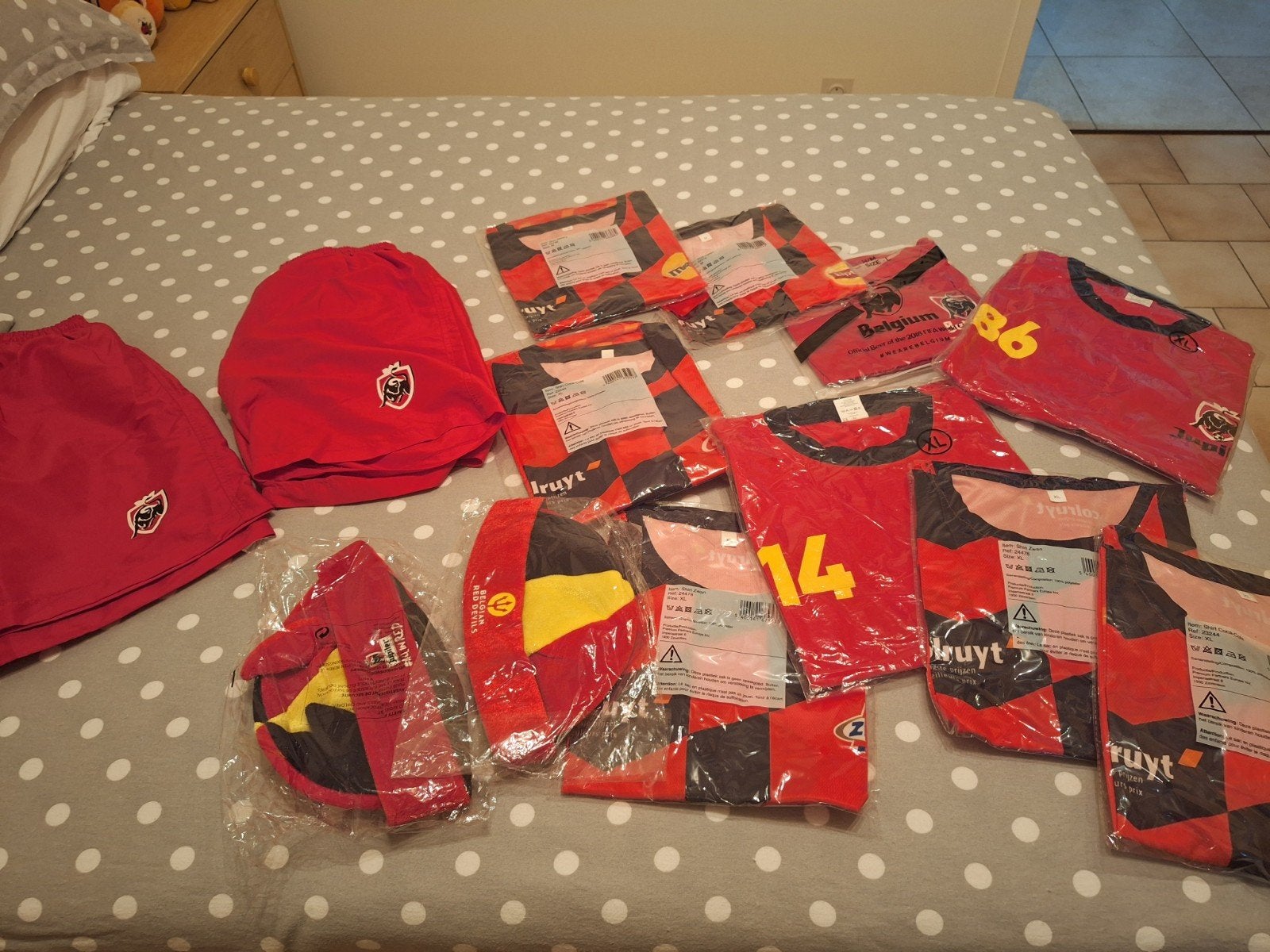 Rode Duivels, shirts ,  2 short,, Enlèvement, Neuf
