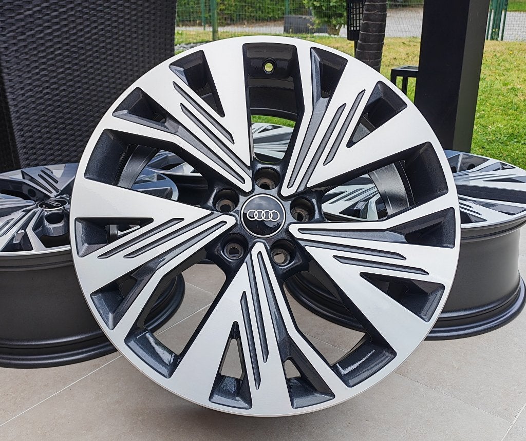 Audi 19" S-line originele tweekleurige velgen, Auto-onderdelen, Banden en Velgen, Overige, Velg(en), Overige, Nieuw