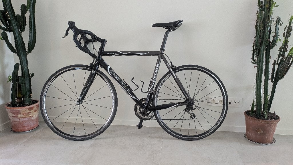 Delira X-Lite wielrenfiets – Shimano 105 & Carbon voorvork, 28 inch, Gebruikt, Velgrem, Aluminium