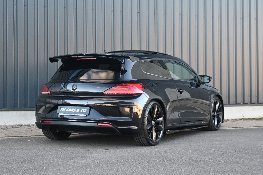 VW Scirocco R 2.0TSI DSG, Dynaudio, Pano, Leder, LED carplay, Auto's, 4 cilinders, Alcantara, Zwart, Bedrijf