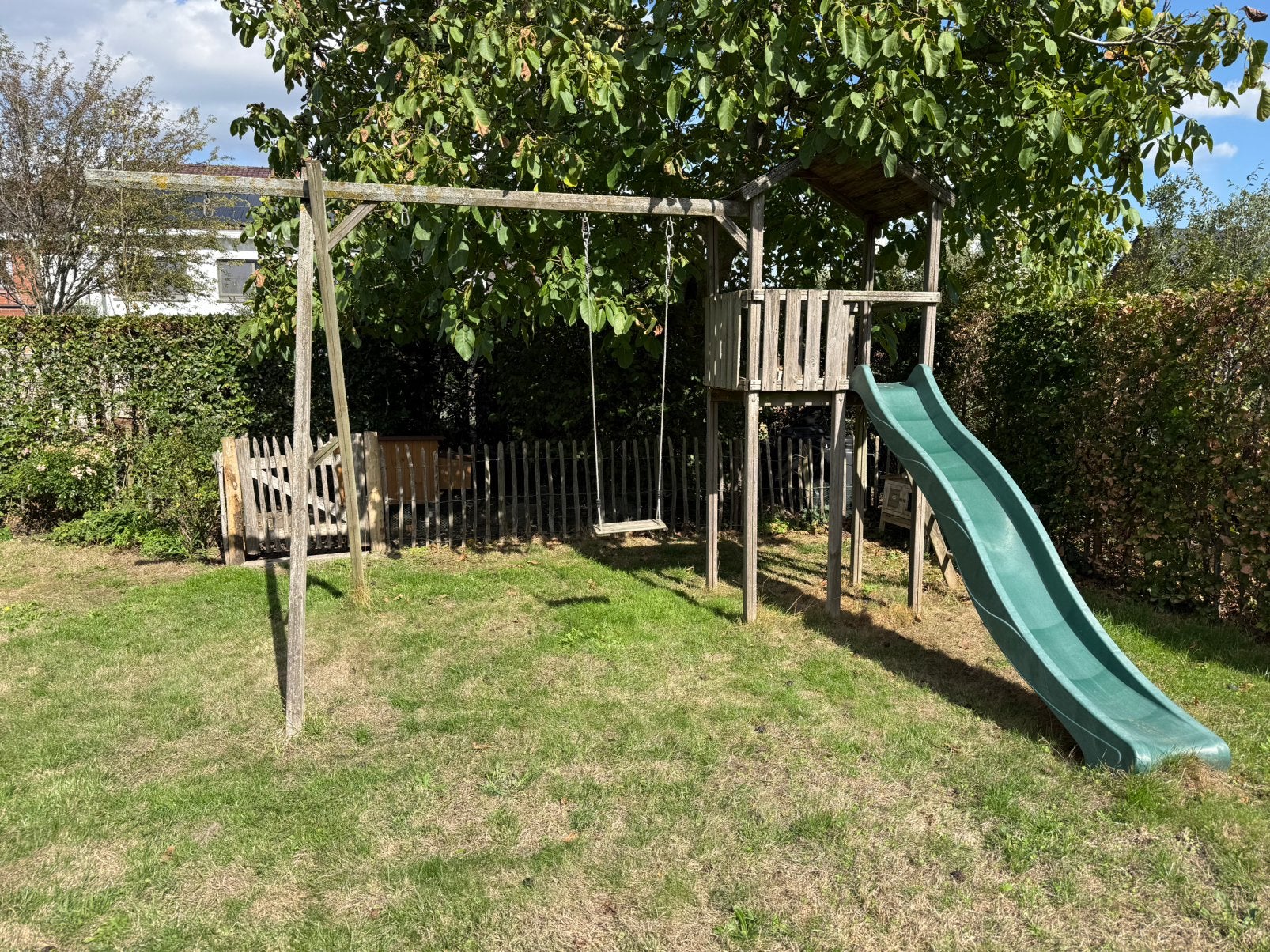 Schommel met glijbaan en toren, Kinderen en Baby's, Speelgoed | Buiten | Speeltoestellen, Ophalen, Gebruikt, Glijbaan