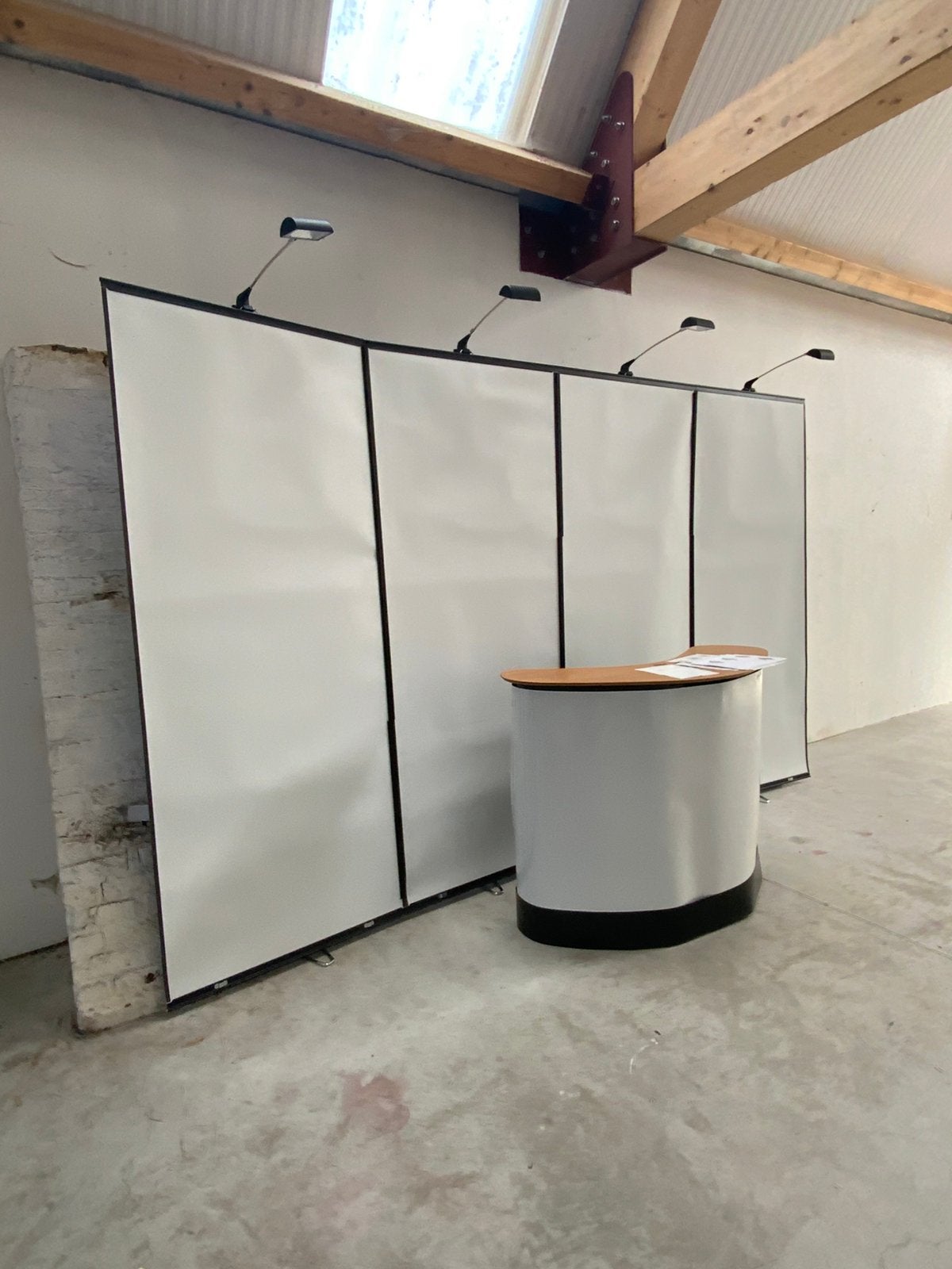 Beurswand Expandmedia, Vergader- of Presentatieruimte, Ophalen