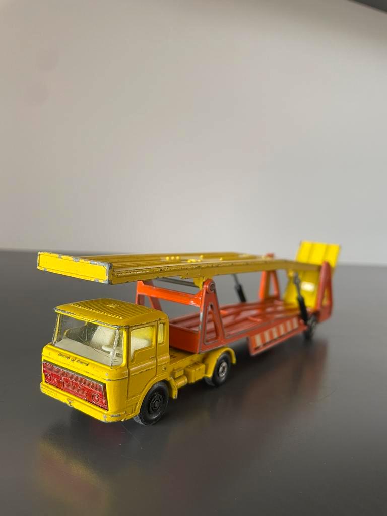 Matchbox ‘super kings’ Daf car transporter, Hobby en Vrije tijd, Modelauto's | 1:50, Ophalen, Zo goed als nieuw, Bus of Vrachtwagen