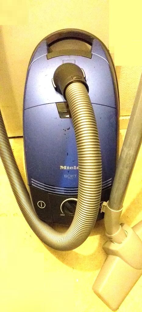Miele stofzuigers van 1600 Watt + 2 zakken, Verzenden, Miele