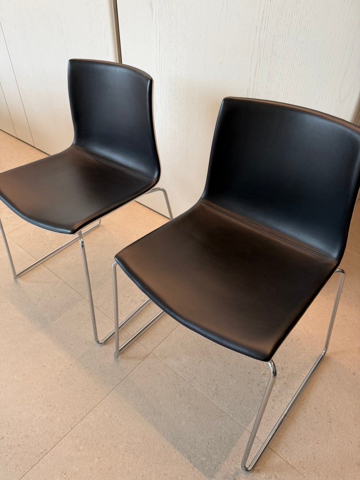 Stoelen Arper 8 stiuks, Huis en Inrichting, Ophalen, Gebruikt, Zwart, Leer