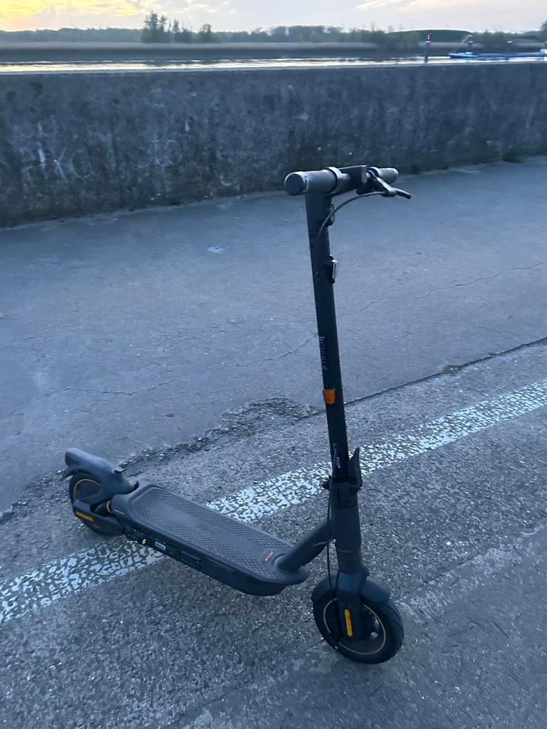 Ninebot g2 max, Fietsen en Brommers, Steps, Ophalen, Zo goed als nieuw