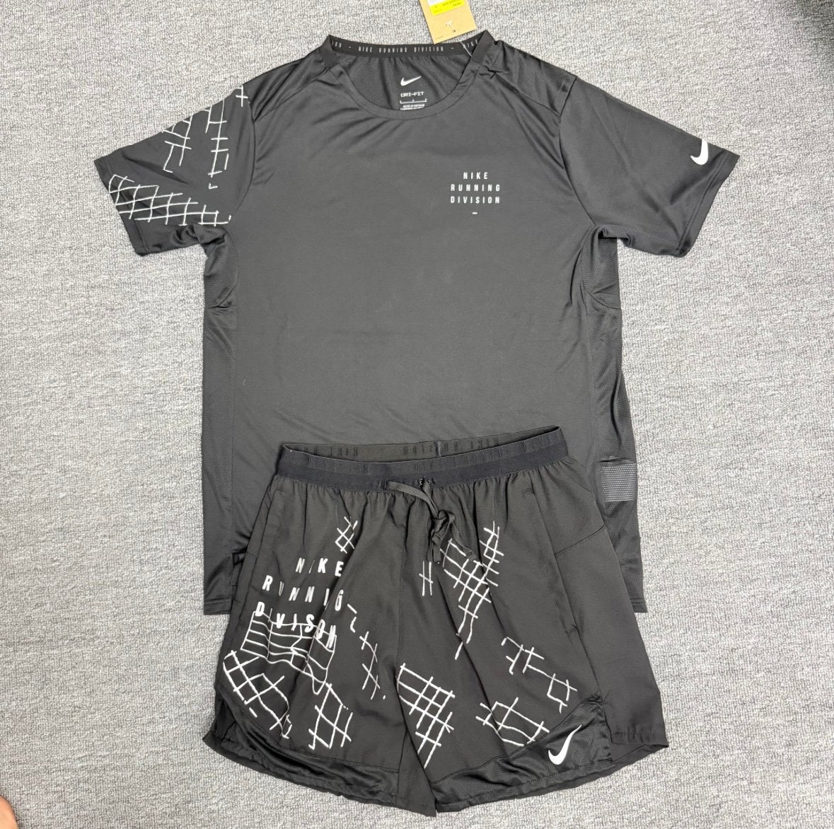 SET Nike Running Division, Enlèvement ou Envoi, Neuf, Taille 48/50 (M)